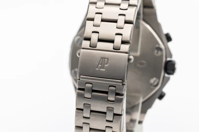 Audemars Piguet Royal Oak Chronograph 42mm "The Beast" Titanium 25721TI 2000s
