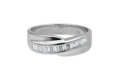 18ct White Gold Channel Set Baguette Ring 0.38ct 6.8g