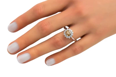Browns 18ct White Gold Champagne Diamond Set Size N 11g