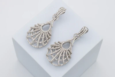 18ct White Gold Diamond Drop Down Earrings 8.70ct  34.3g